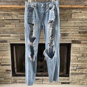 American Eagle Distressed Tomgirl Jeans